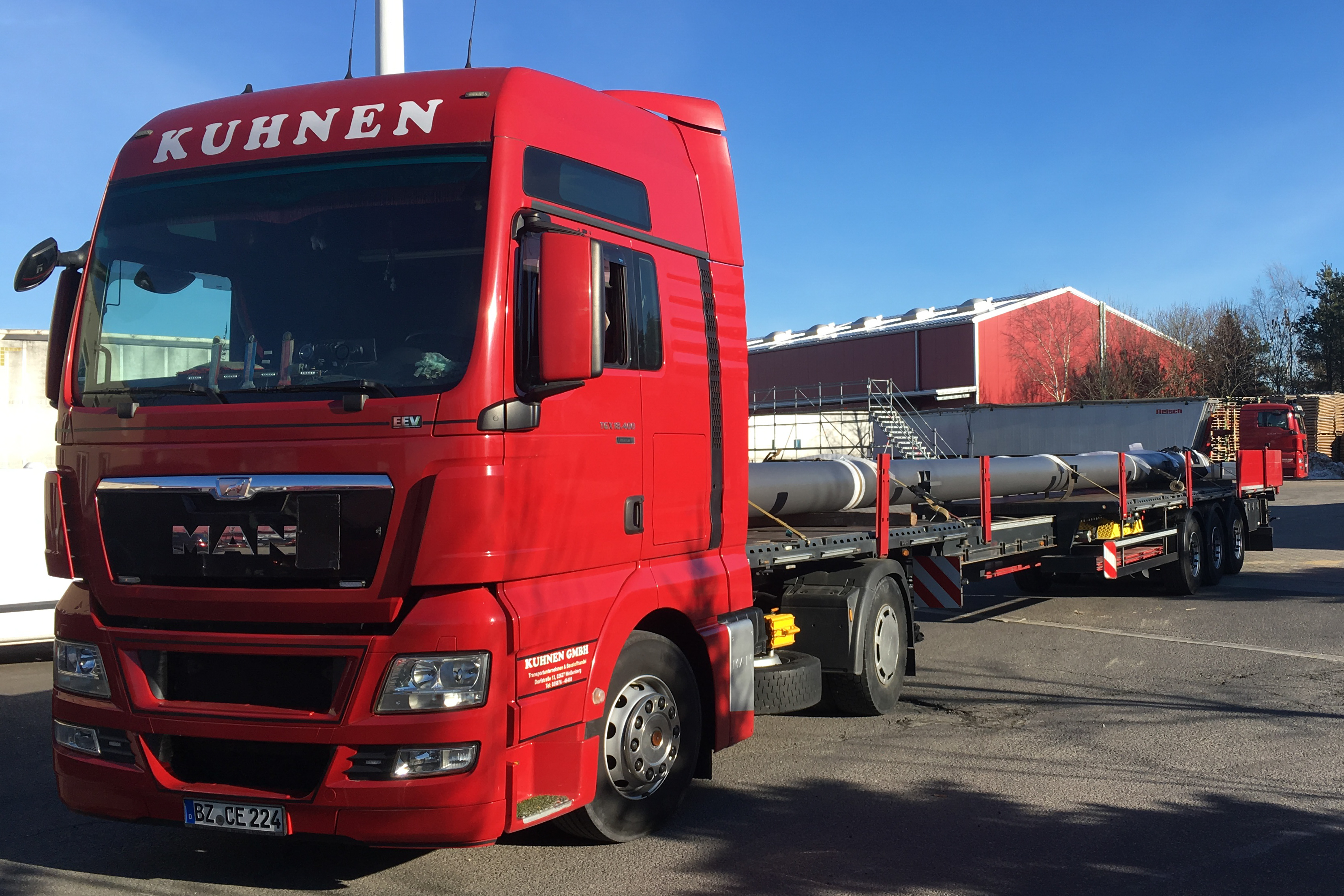 Sattelzug der Spedition Kuhnen | Transportunternehmen in Sachsen